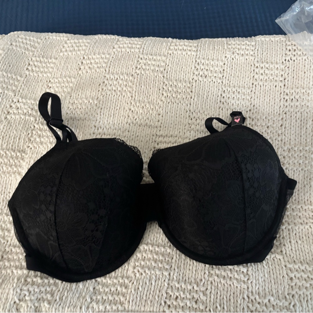 BRAND NEW Victoria's Secret sexy lightly lined bra